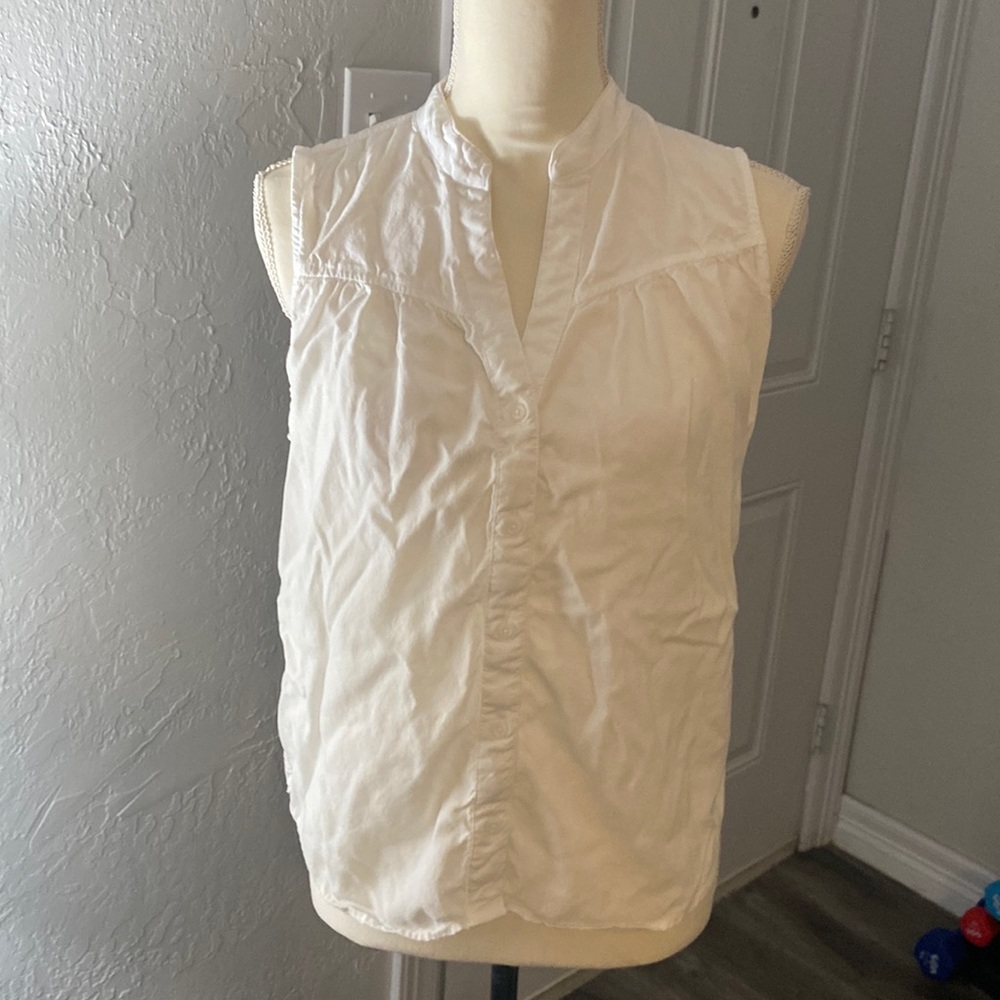 cloth & stone Sleeveless Button-Down V-Neck Top in White